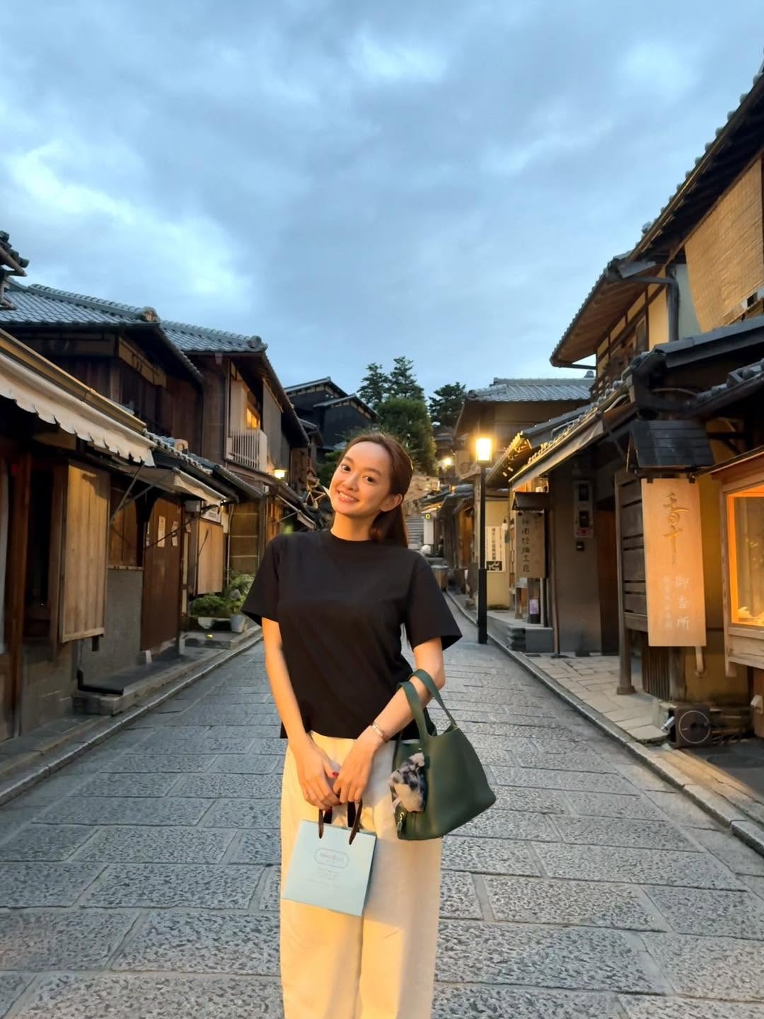 Kaity Nguyễn tận hưởng những ngày hè yên bình tại Kyoto (Nhật Bản), khoe vẻ đẹp nhẹ nhàng giữa khung cảnh cổ kính của cố đô.