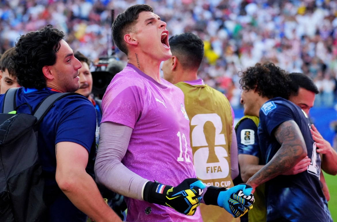 Thủ môn Orlando Gill thi đấu "xuất thần" giúp Paraguay loại Đức ở vòng 32 đội World Cup 2026. (Ảnh: Reuters)