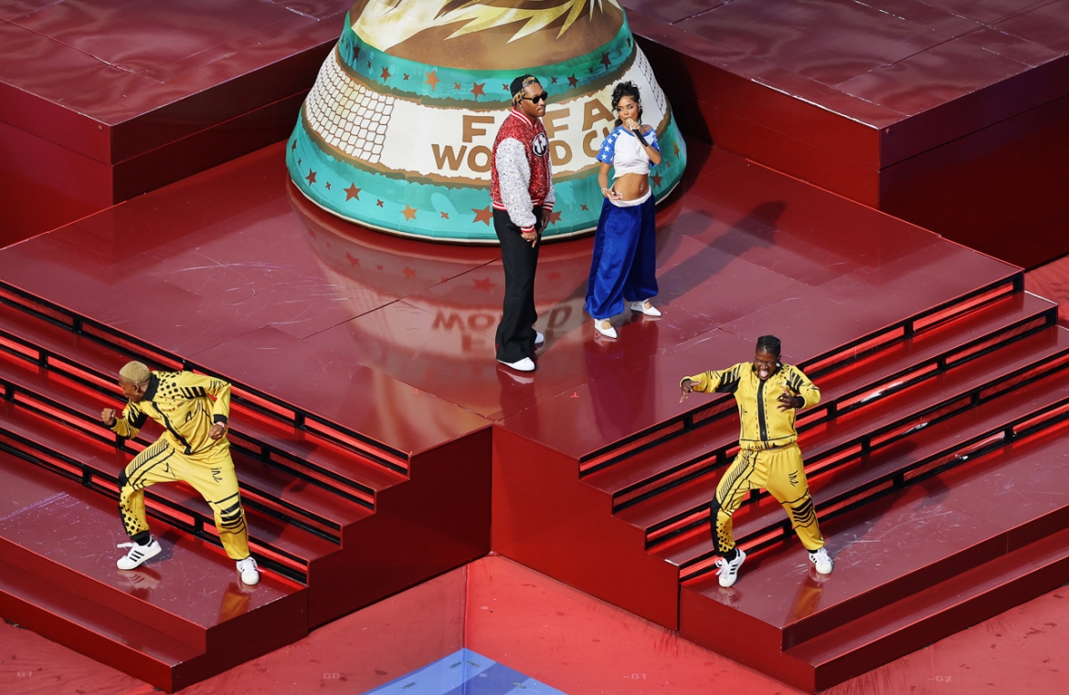 Hai nghệ sĩ Future và Tyla trình diễn trong lễ khai mạc World Cup 2026 (Ảnh: Reuters)
