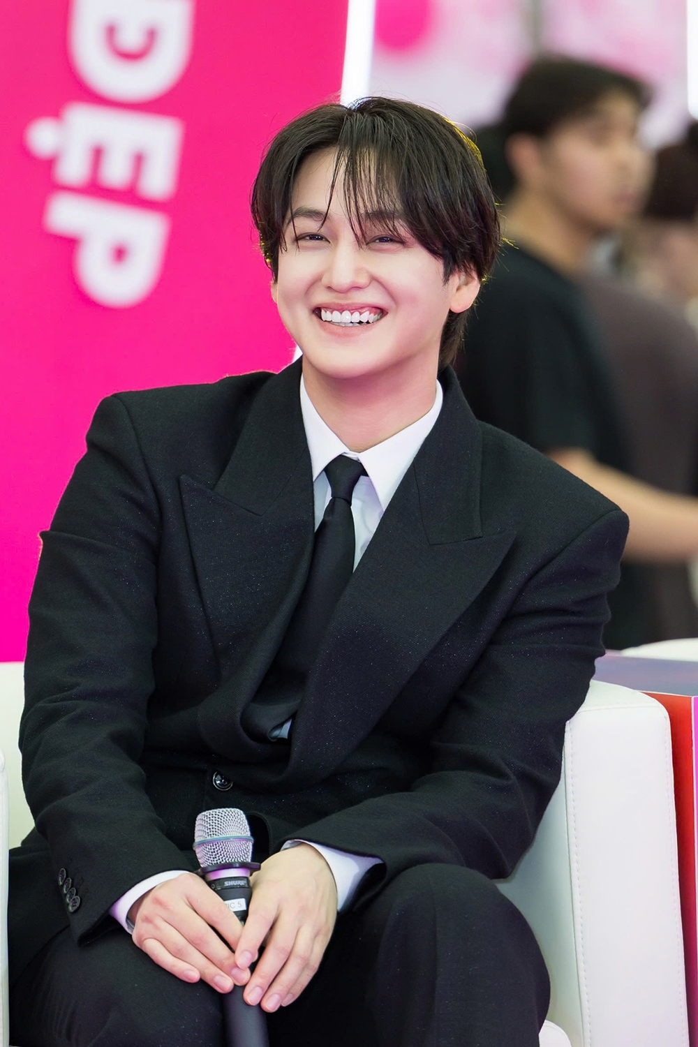Khoảnh khắc Kim Bum cười rạng rỡ trong buổi giao lưu với fan Việt