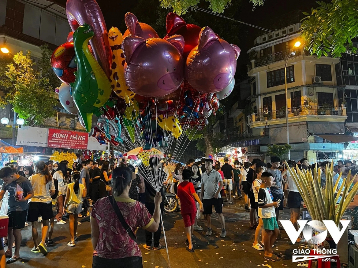 Người dân bày tỏ mong muốn Hà Nội sớm có các dịch vụ về đêm