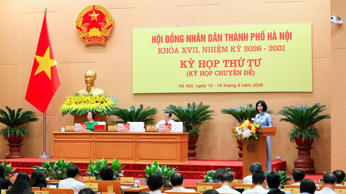 Chủ tịch HĐND TP Hà Nội Phùng Thị Hồng Hà phát biểu khai mạc kỳ họp thứ 4 HĐND thành phố Hà Nội khóa XVII.