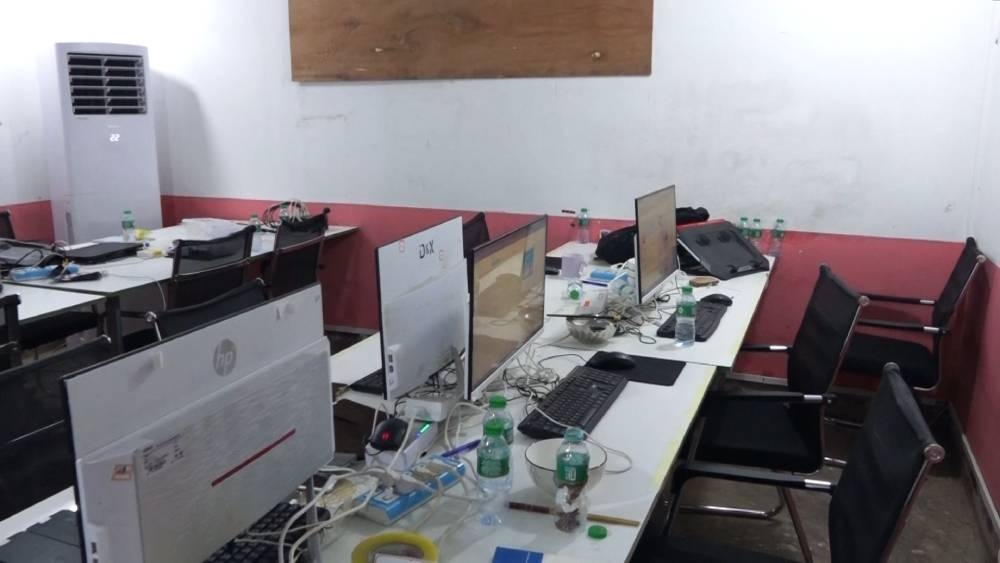 Thời gian qua, Công an Lào liên tiếp triệt phá thành công nhiều nhóm đối tượng sử dụng công nghệ cao để thực hiện các hoạt động lừa đảo chiếm đoạt tài sản qua mạng viễn thông và internet. Nguồn: Công an Lào