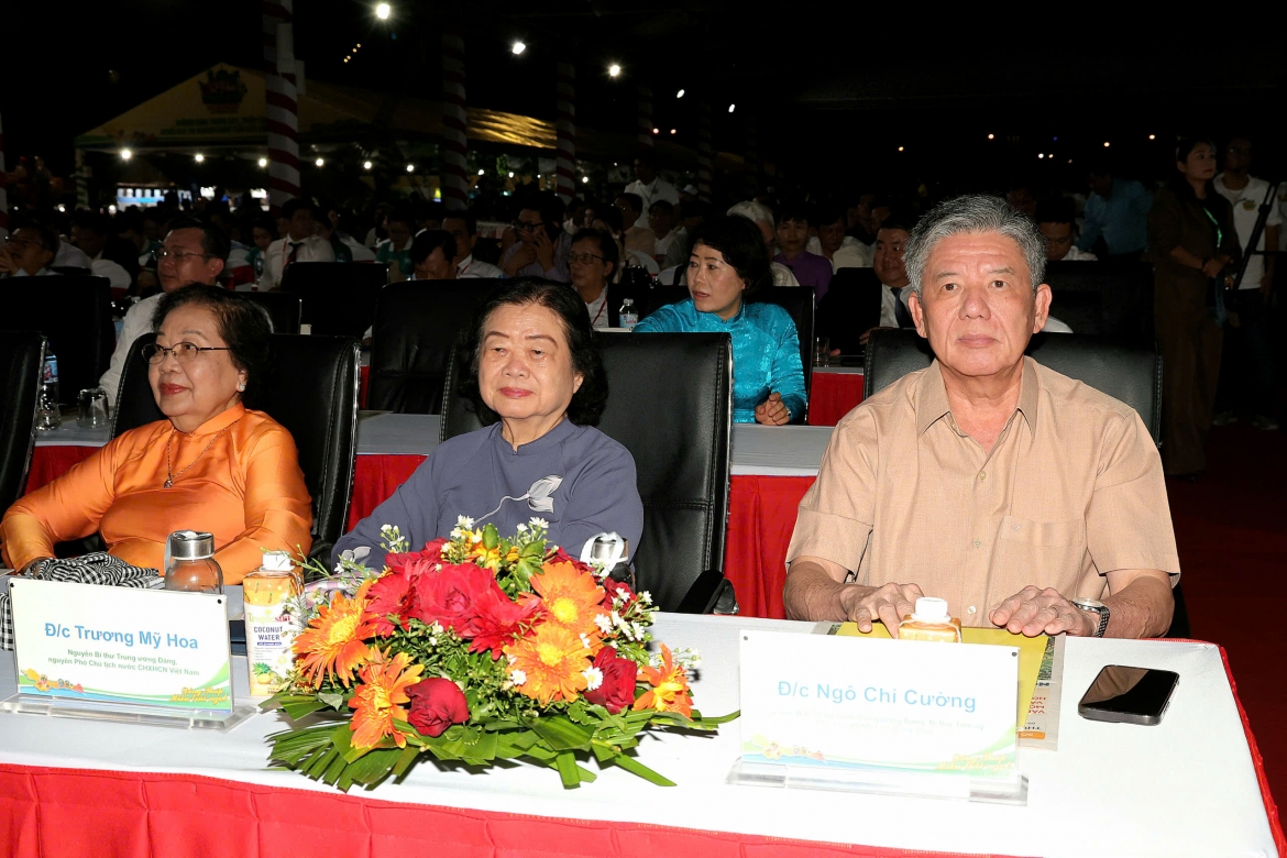Các đại biểu nguyên lãnh đạo Đảng, Nhà nước đến dự Lễ hội trái cây