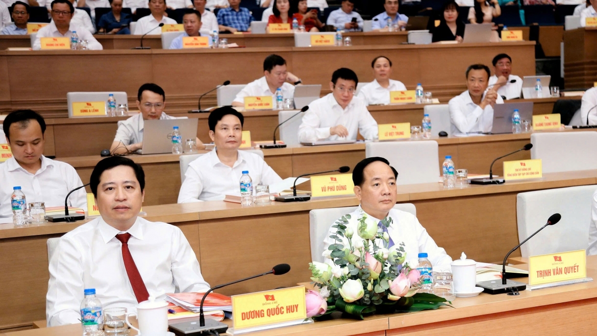 Trưởng Ban Tuyên giáo và Dân vận Trung ương Trịnh Văn Quyết và Bí thư Tỉnh ủy Lào Cai Dương Quốc Huy