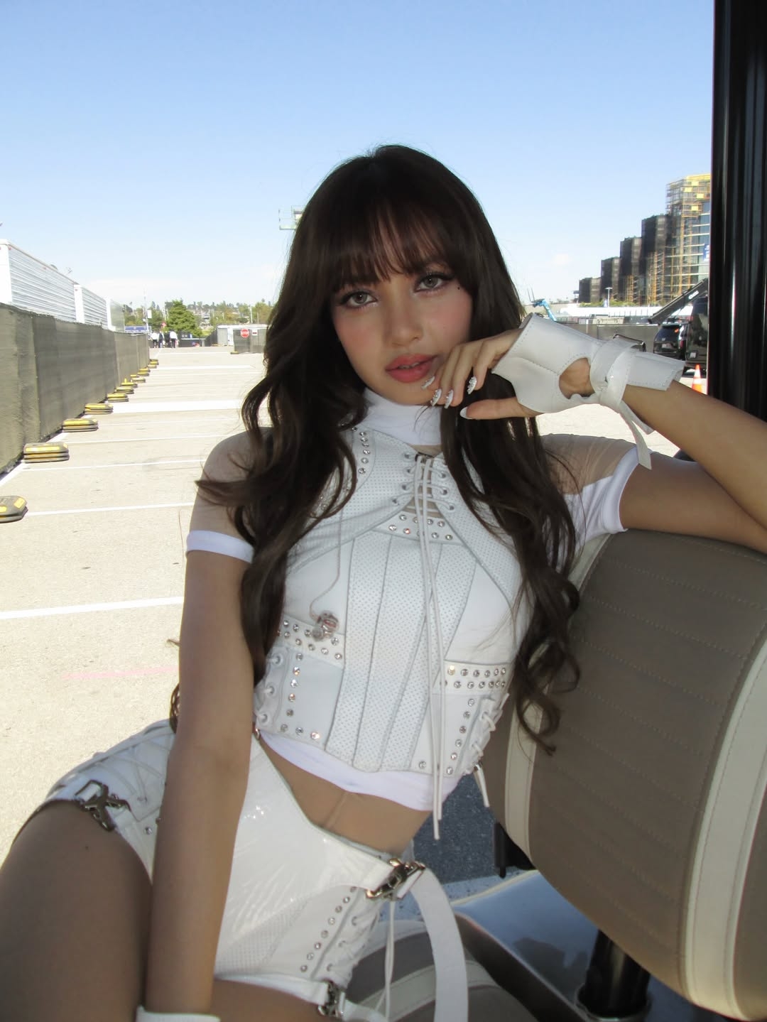 Lisa gửi lời xin lỗi người hâm mộ sau những tranh cãi xoay quanh sự kiện kỷ niệm 10 năm BLACKPINK. Ảnh: Instagram