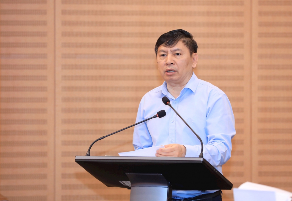 Phó Giám đốc Sở Tư pháp Nguyễn Công Anh trình bày Báo cáo tình hình triển khai thi hành Luật Thủ đô năm 2026.