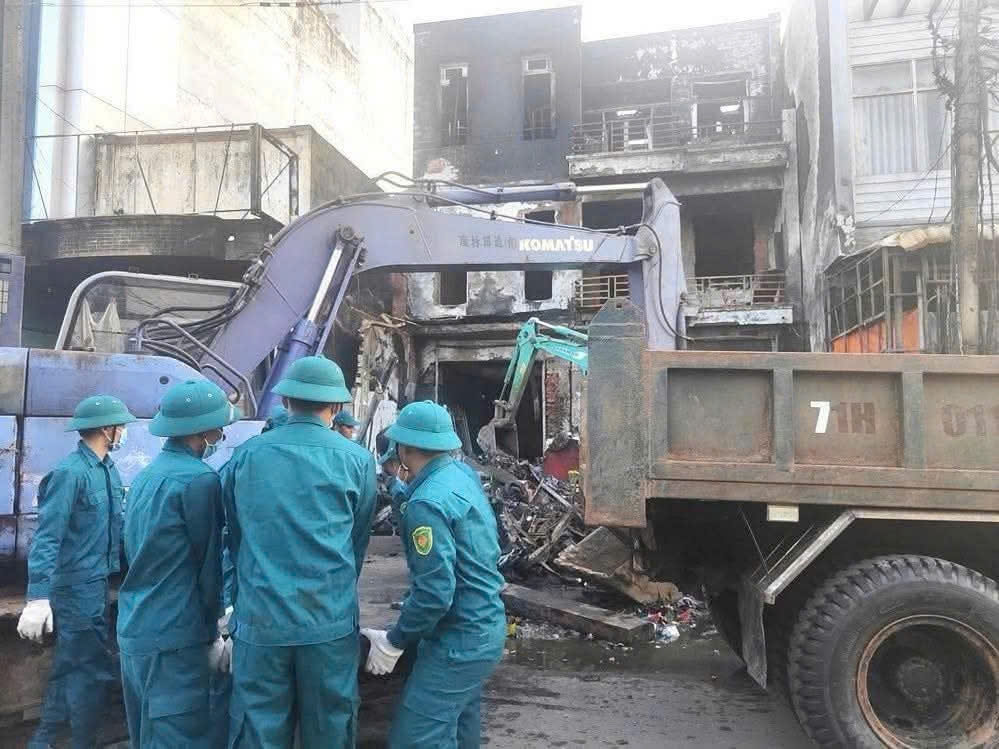 Lực lượng tham gia cứu hộ, tìm kiếm thi thể nạn nhân