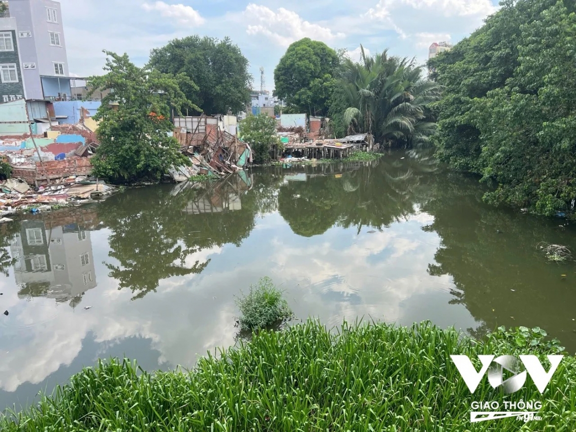 Giữa những đổi thay của đô thị, rạch Xuyên Tâm đang bước vào hành trình hồi sinh, mang theo ký ức của biết bao phận người từng sống bên dòng nước này.