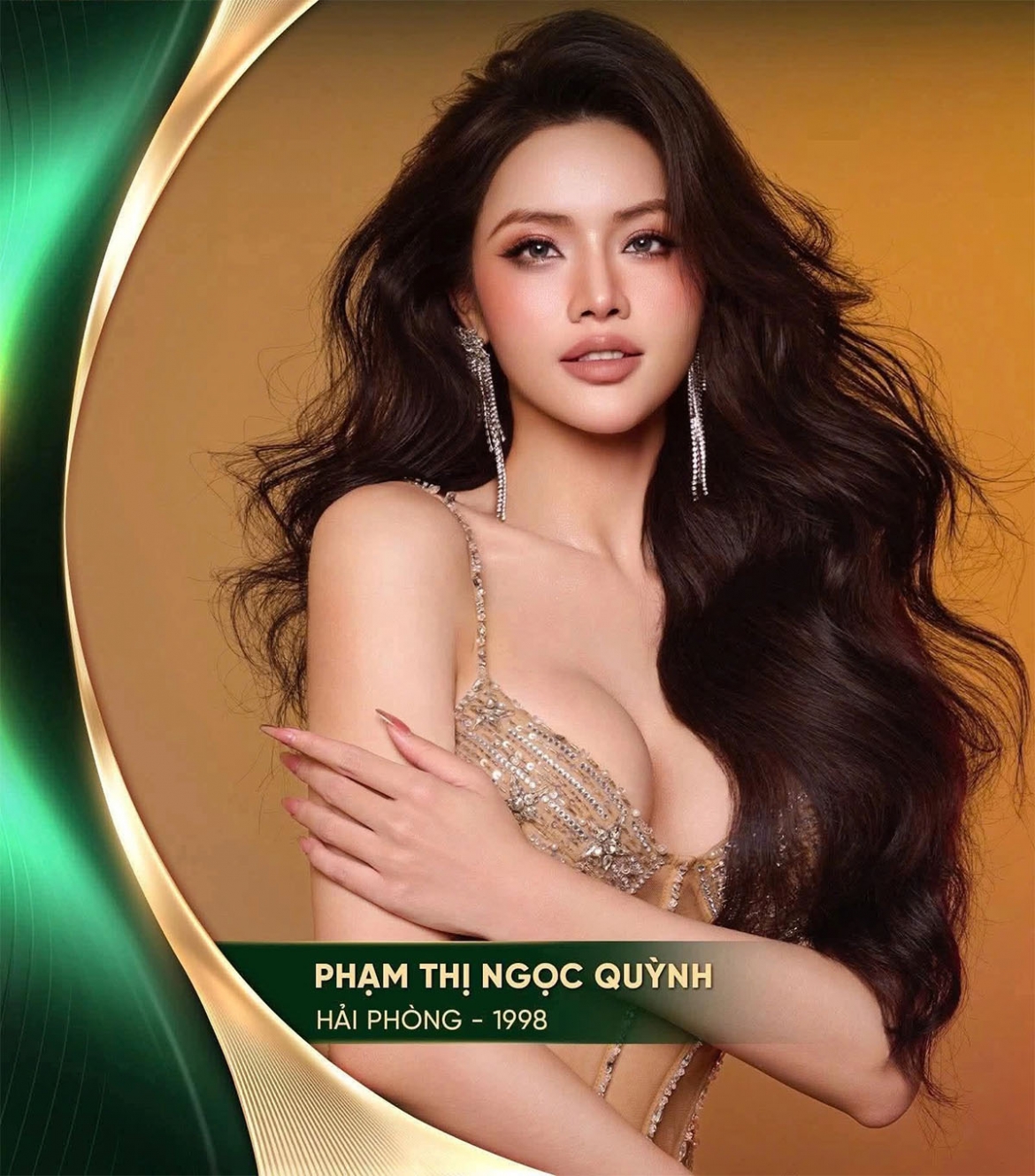 Người đẹp MC "Nóng cùng World Cup" Phạm Thị Ngọc Quỳnh sinh năm 1998, quê Hải Phòng, cao 1m72, được khán giả biết đến với vai trò MC, biên tập viên thể thao của VTV.