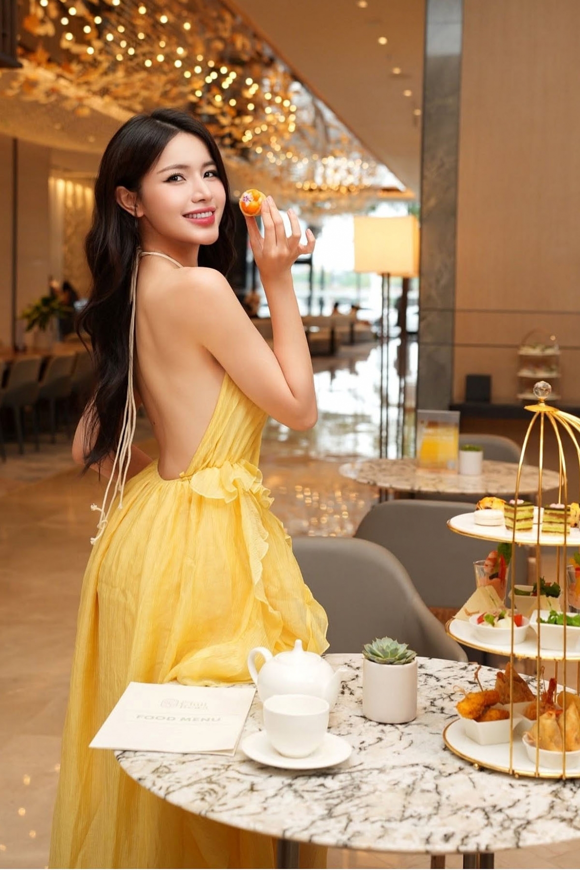 Ngoài hoạt động nghệ thuật và truyền hình, Ngọc Quỳnh còn có khả năng ngoại ngữ nổi bật với chứng chỉ IELTS 7.0