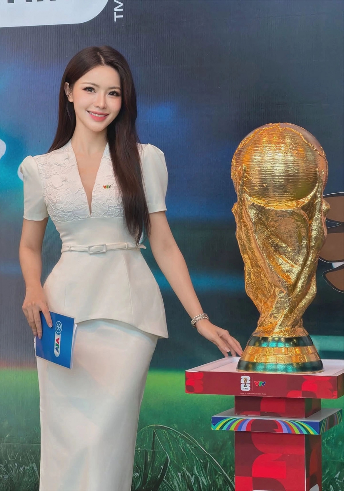 Cô từng dẫn nhiều chương trình như “Nóng cùng World Cup”, “Đối thoại với chính mình”... cùng các bản tin thể thao trên sóng truyền hình quốc gia.