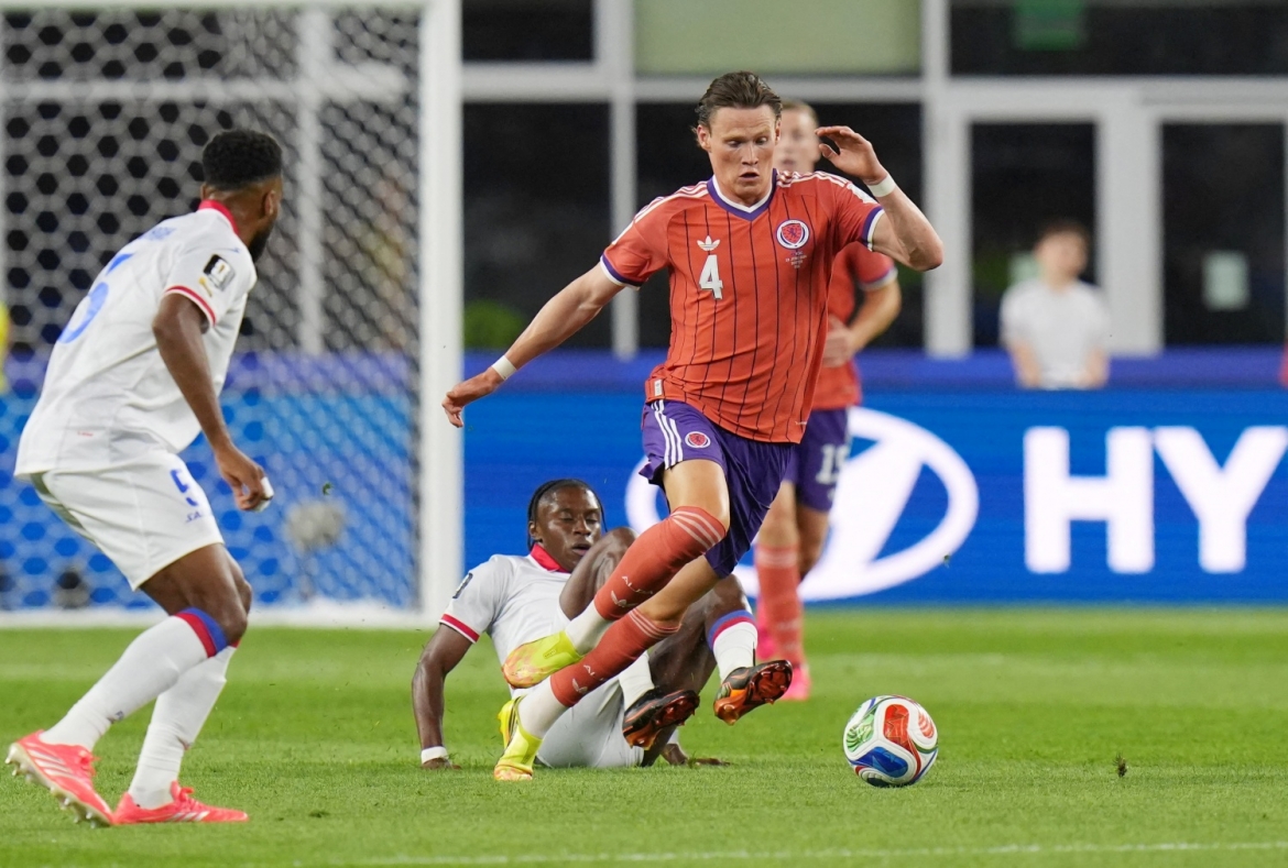 McTominay đang chơi rất hay (Ảnh: Reuters).