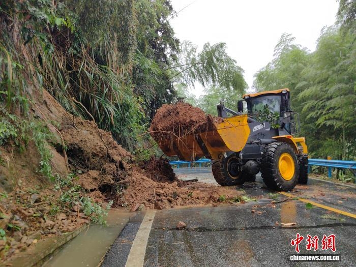 Một vụ sạt lở đất do mưa lớn xảy ra ở thành phố Nam Xương, tỉnh Giang Tây, Trung Quốc ngày 30/6. Ảnh: China News