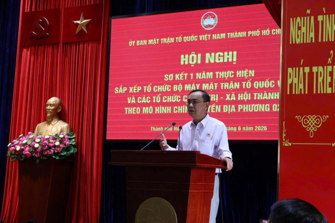Ông Nguyễn Minh Hoàng trình bày tham luận