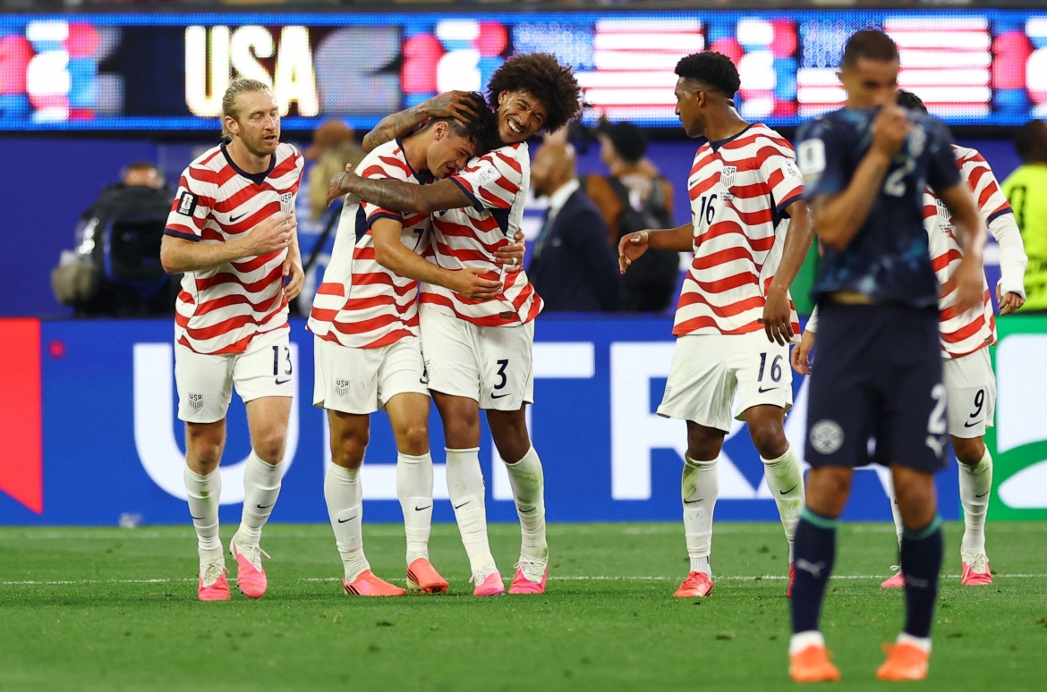 Chủ nhà Mỹ thắng đậm Paraguay 4-1 trong trận ra quân. (Ảnh: Reuters)