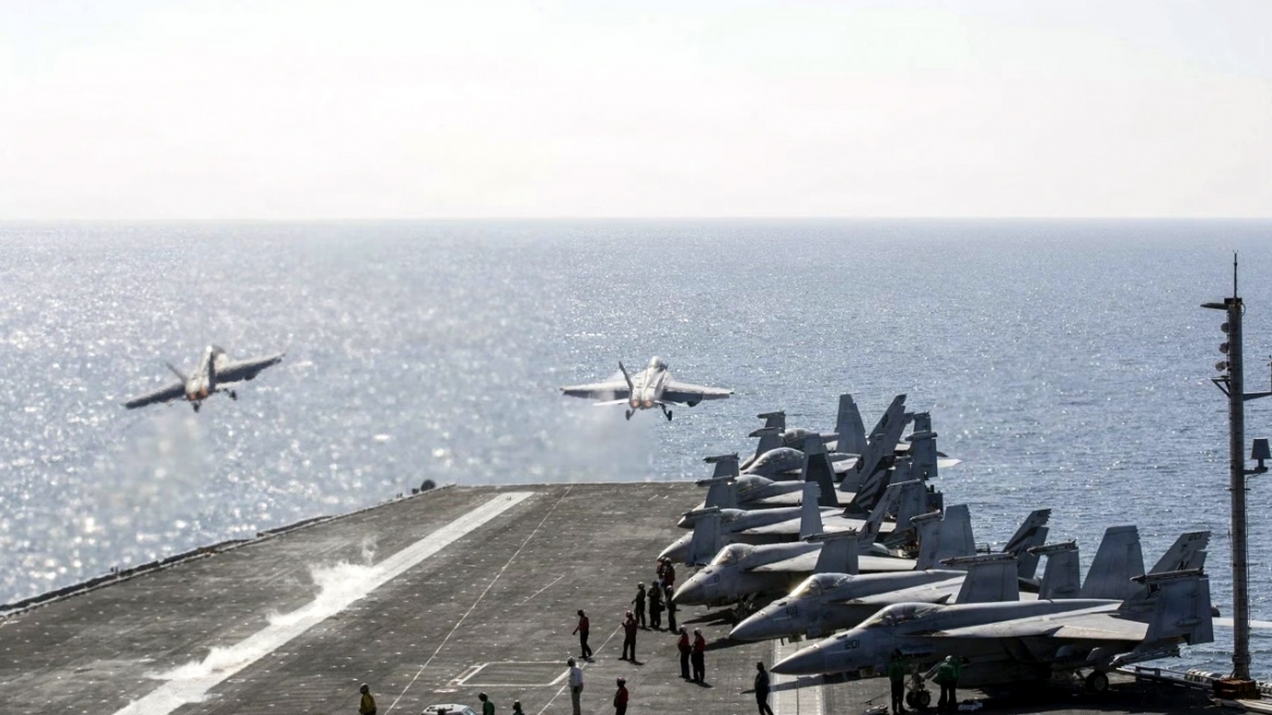 Tiêm kích xuất kích từ một tàu sân bay Mỹ - Ảnh minh họa: US Navy