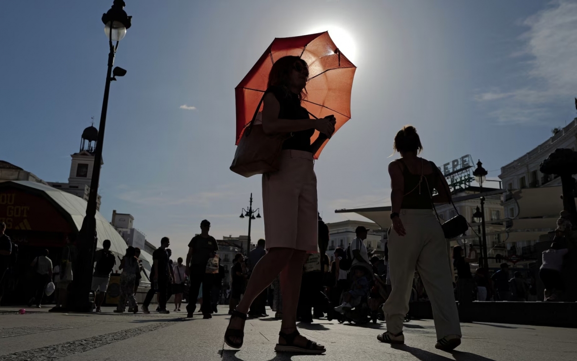 Nắng nóng Tây Âu. Ảnh: Reuters.