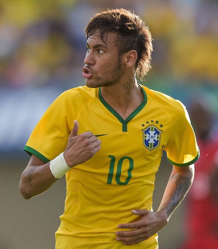 Neymar tiếp nối truyền thống tạo xu hướng của bóng đá Brazil với những lần thay đổi kiểu tóc gây chú ý tại các kỳ World Cup.