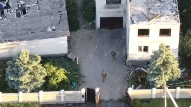 Đơn vị tấn công của Nga di chuyển tại khu vực Kharkov. Ảnh: Bộ Quốc phòng Nga