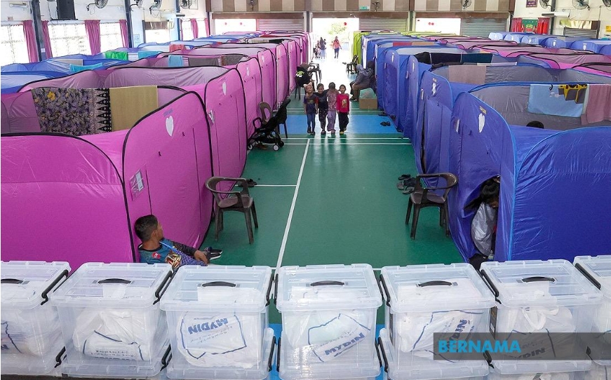 Người dân Malaysia sơ tán tại trung tâm cứu hộ tạm thời. Nguồn: Bernama