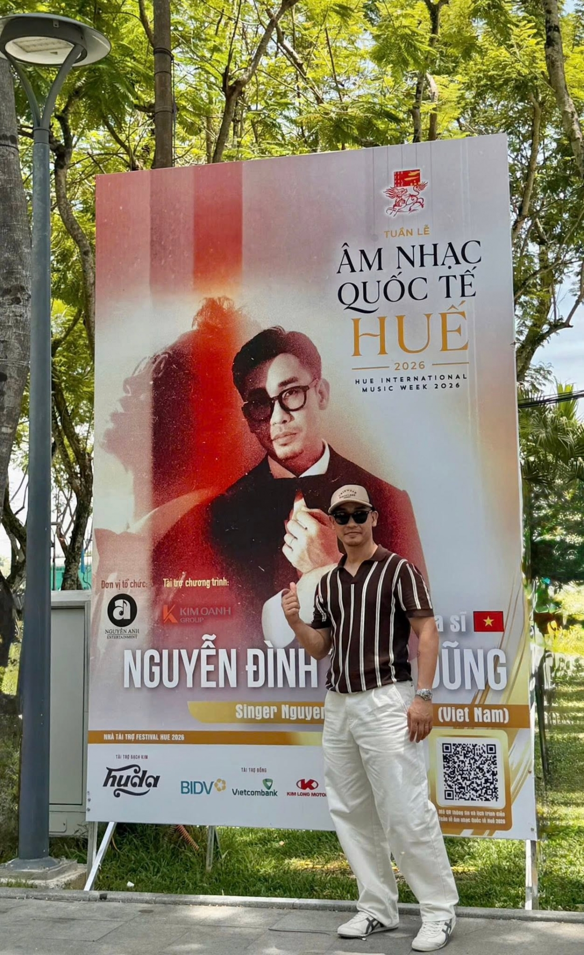 Nguyễn Đình Tuấn Dũng đăng tải loạt ảnh trước giờ biểu diễn tại Huế cùng những dòng thơ đầy cảm xúc gửi đến khán giả.