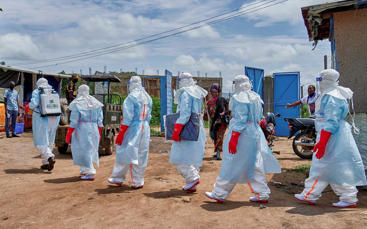 Nhân viên y tế Congo thời Ebola. Ảnh: Reuters.