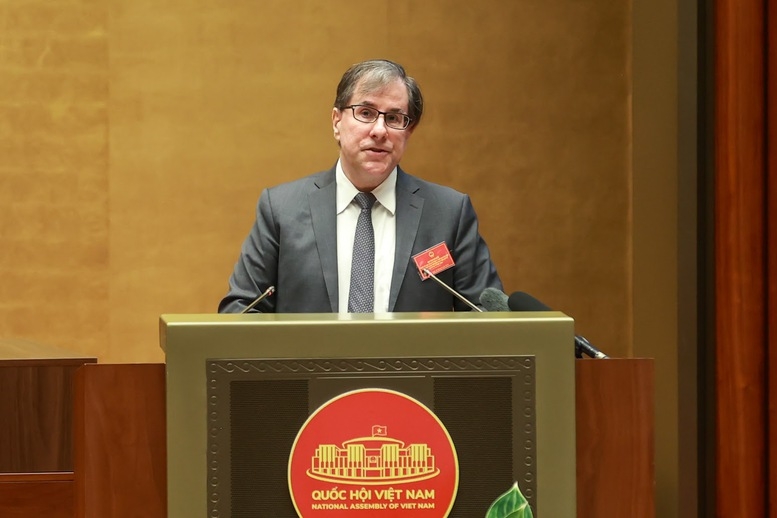 Ông Micheal Kokalari phát biểu tại Hội nghị toàn quốc nghiên cứu, học tập, quán triệt và triển khai thực hiện Nghị quyết số 10-NQ/TW ngày 8/6/2026 của Bộ Chính trị về phát triển kinh tế có vốn đầu tư nước ngoài.