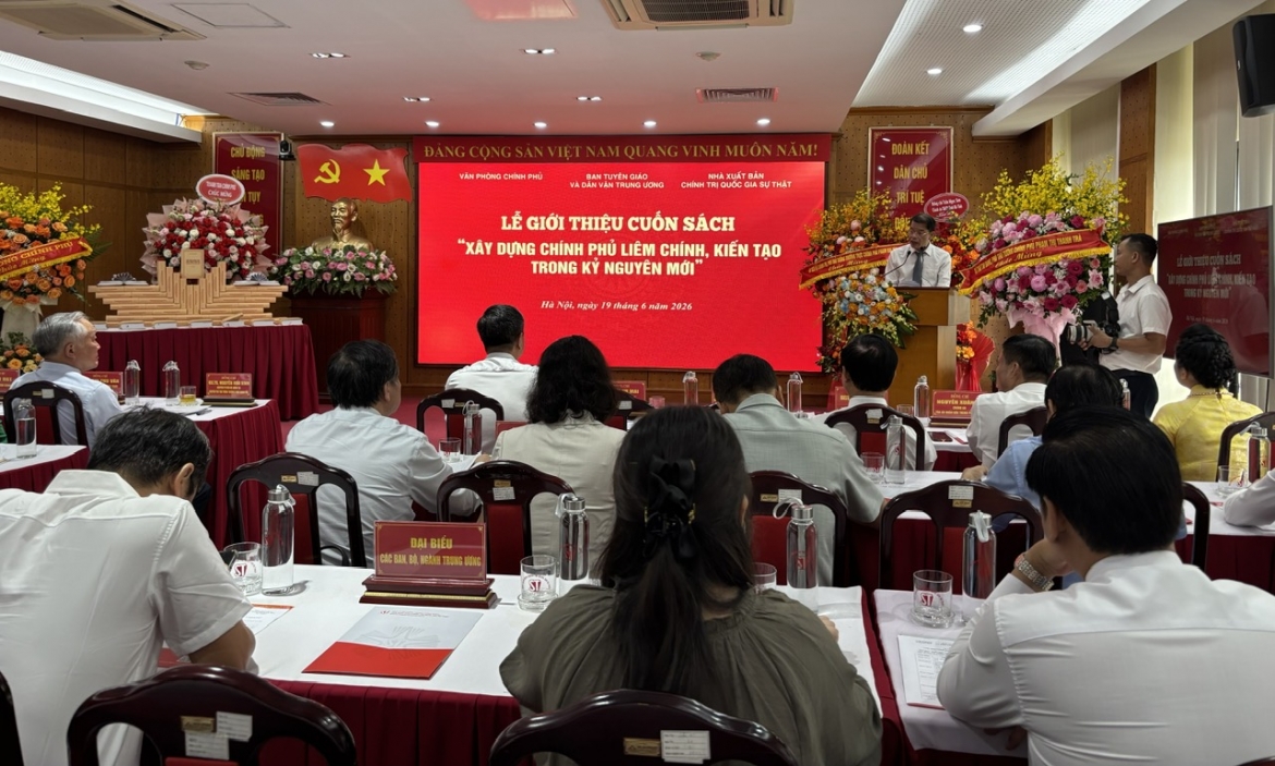Toàn cảnh lễ giới thiệu sách.