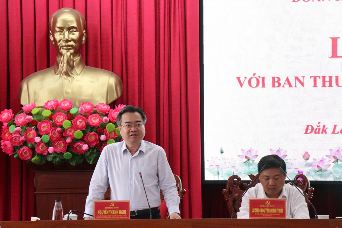 Ông Nguyễn Thanh Nghị, Ủy viên Bộ Chính trị, Bí thư Trung ương Đảng, Trưởng ban Chính sách, Chiến lược Trung ương phát biểu tại buổi làm việc với Ban Thường vụ Tỉnh ủy Đắk Lắk, yêu cầu tiếp tục kiện toàn tổ chức bộ máy và nâng cao năng lực đội ngũ cán bộ cơ sở.