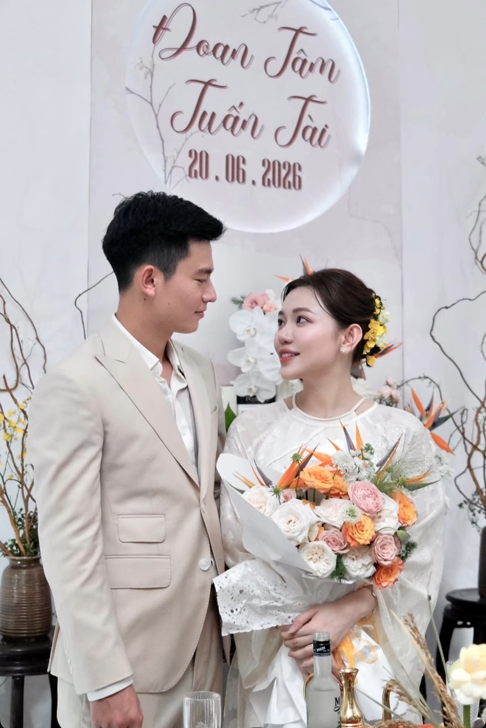 Phan Tuấn Tài và bạn gái hot girl Lại Nguyễn Đoan Tâm làm lễ dạm ngõ sau 2 ngày công khai cầu hôn, phản ứng trước tin đồn “cưới chạy bầu”.