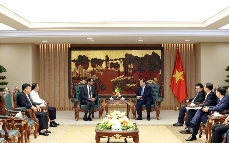 Phó Thủ tướng Thường trực cho biết, Việt Nam đặc biệt ưu tiên phát triển lĩnh vực năng lượng, trong đó có điện gió gần bờ và điện gió ngoài khơi - Ảnh: VGP/Phương Nguyên