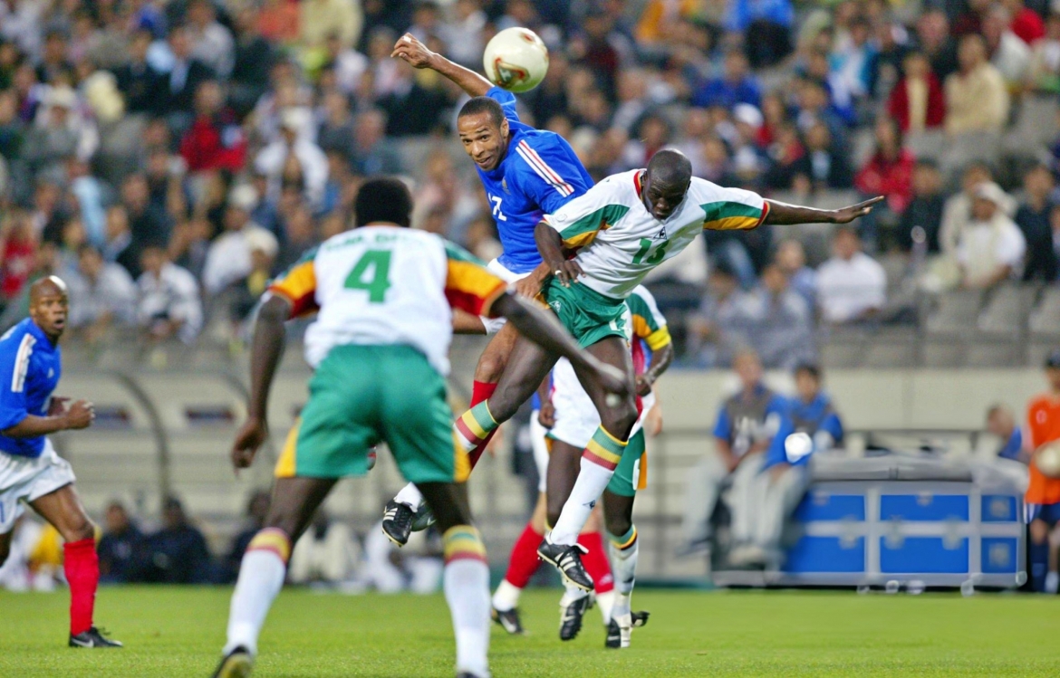 Senegal tạo địa chấn ở World Cup 2002 khi đánh bại Pháp ở trận khai mạc. (Ảnh: Getty)