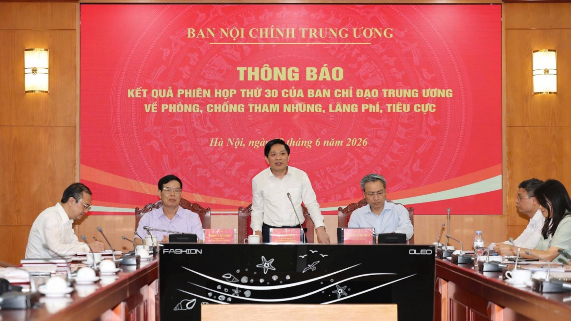 Phó Trưởng Ban Nội chính Trung ương Đặng Văn Dũng thông báo kết quả Phiên họp thứ 30 của Ban chỉ đạo. Ảnh: Đặng Phước