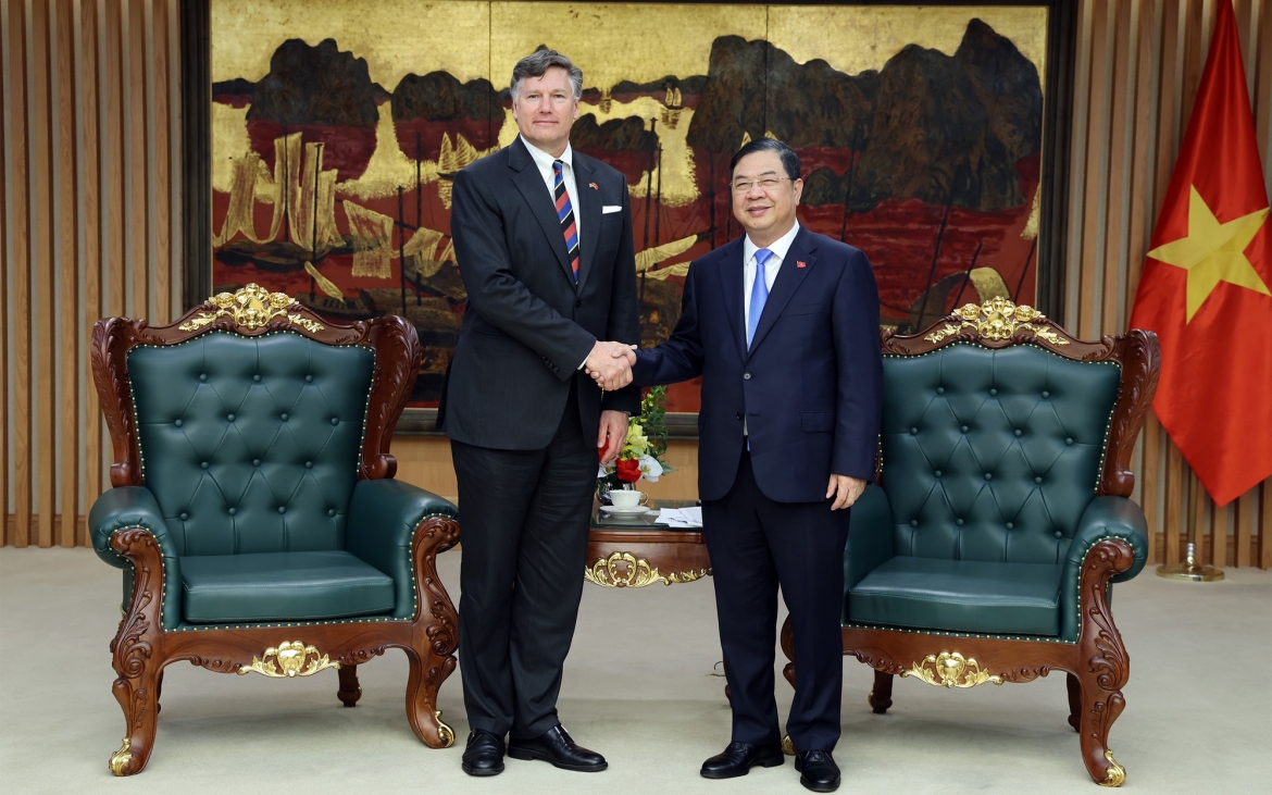 Phó Thủ tướng Thường trực Chính phủ Phạm Gia Túc tiếp Phó Ngoại trưởng Hoa Kỳ Christopher Landau. (Ảnh: VGP/PN)