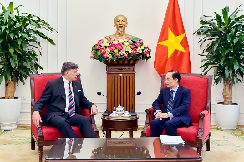 Bộ Ngoại giao hai nước nhất trí tiếp tục phối hợp chặt chẽ nhằm triển khai hiệu quả các thỏa thuận cấp cao và mở rộng hợp tác trong thời gian tới.