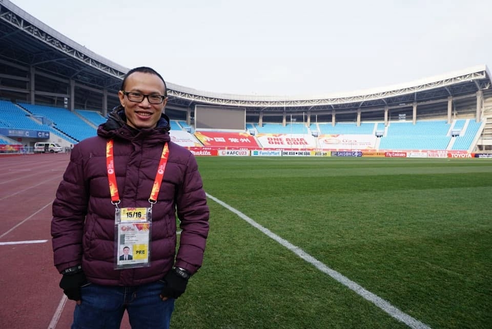 Bình luận viên Thành Lương tác nghiệp tại giải U23 châu Á 2018