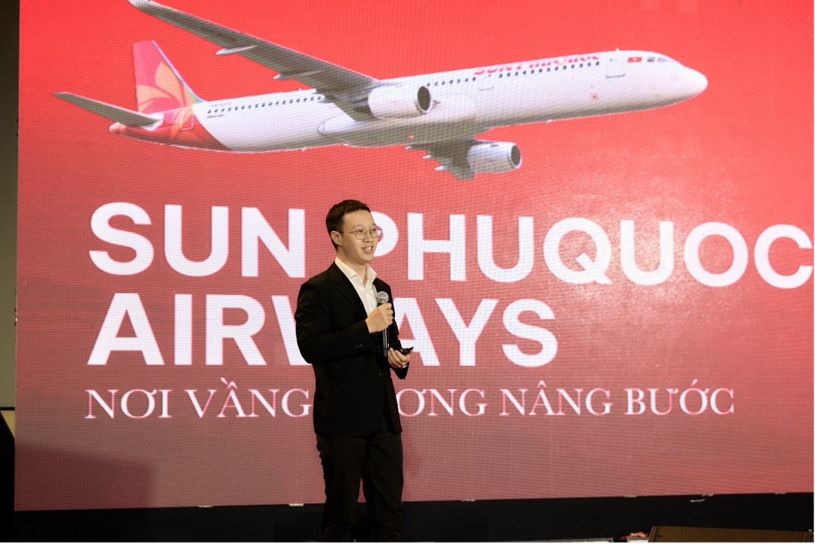 Ông Phan Anh Nghĩa – Phó Phòng Phát triển Mảng bay Sun PhuQuoc Airways trình bày tham luận tại hội thảo