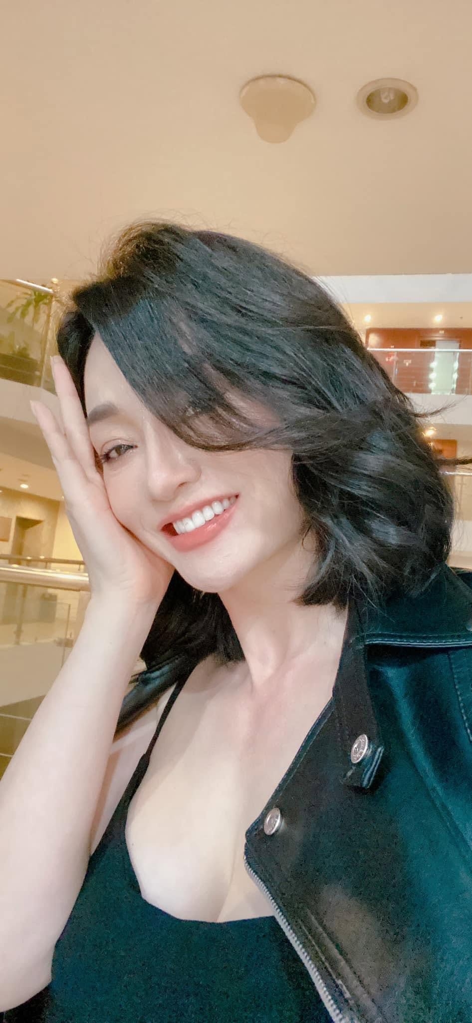 Quách Thu Phương tiếp tục chuỗi chia sẻ truyền cảm hứng về cuộc sống. Nữ diễn viên cho rằng bình yên không phải là khi cuộc đời hết sóng gió, mà là khi mỗi người biết cách chấp nhận, yêu thương bản thân và tìm thấy sự đủ đầy trong hiện tại.
