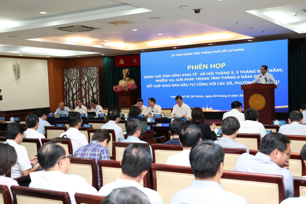 Quang cảnh hội nghị chiều 4/6