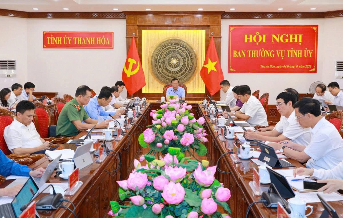 Ông Lê Đức Thái, Ủy viên Trung ương Đảng, Bí thư Tỉnh ủy, Trưởng Đoàn đại biểu Quốc hội tỉnh chủ trì Hội nghị Ban Thường vụ Tỉnh ủy lần thứ 30. Ảnh: Báo và PTTH Thanh Hóa