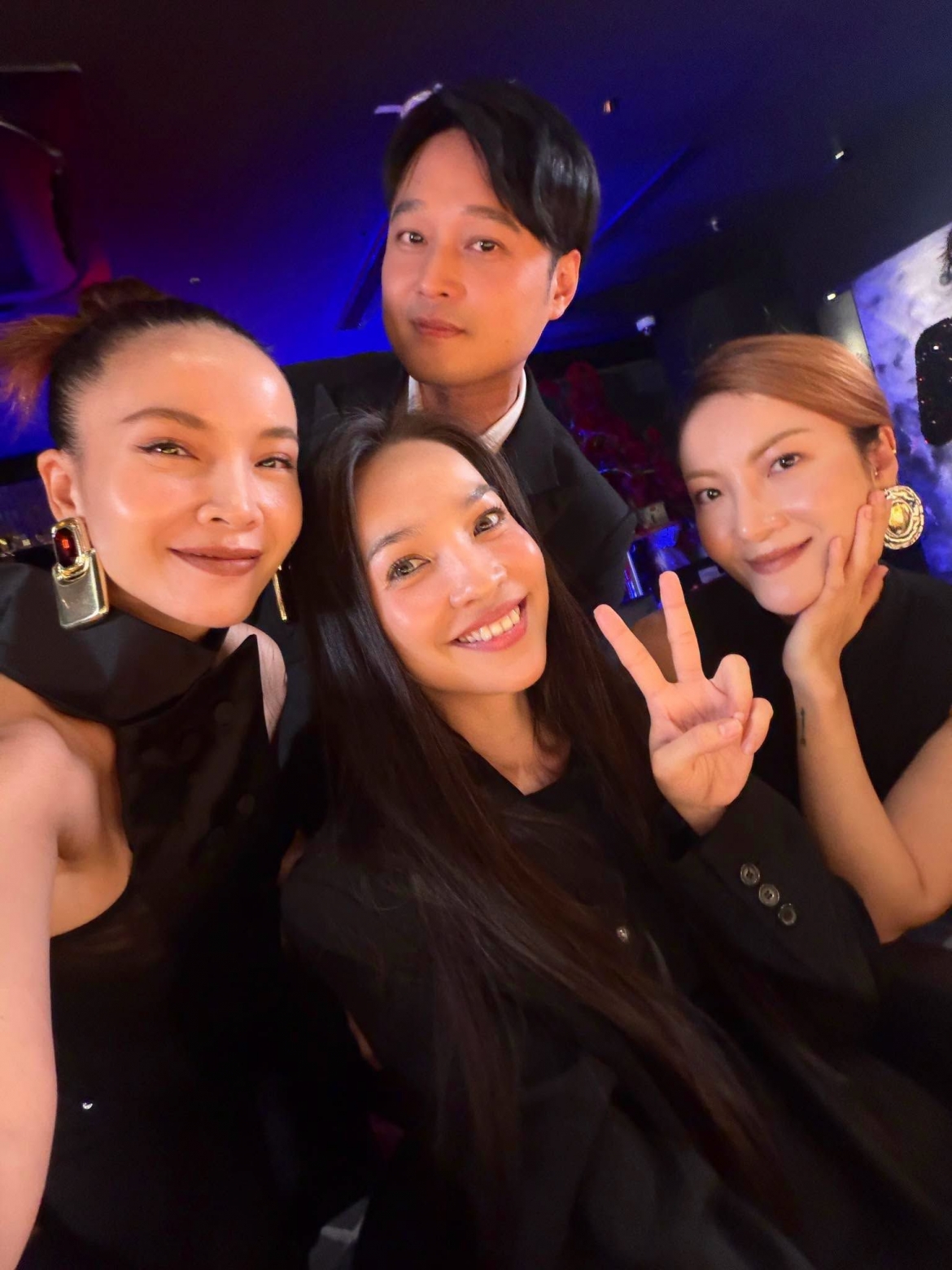 Nhà Thiếu nhi Thành phố và Nhà Thiếu nhi Quận 1 cùng tụ họp chúc mừng album mới của Hoàng Tử Sơn Ca. Buổi gặp gỡ có sự xuất hiện của nhiều nghệ sĩ quen thuộc như Yến Trang, Yến Nhi, Quang Vinh và Hiền Thục.