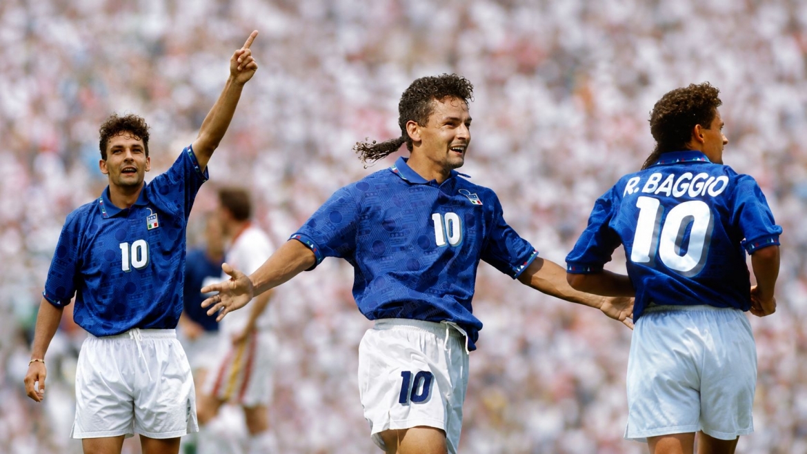 Roberto Baggio và mái tóc đuôi ngựa lãng tử gắn liền với ký ức của nhiều người hâm mộ bóng đá thế giới.