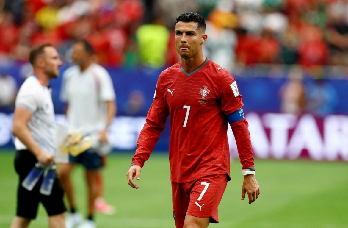 Ronaldo 10 trận liên tiếp không ghi bàn ở EURO và World Cup (Ảnh: Reuters).