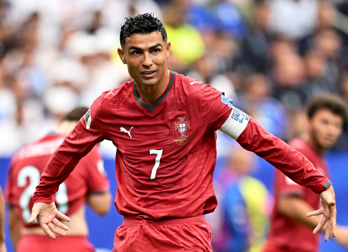 Ronaldo được khen ngợi hết lời sau màn trình diễn ấn tượng trước Uzbekistan (Ảnh: Reuters).