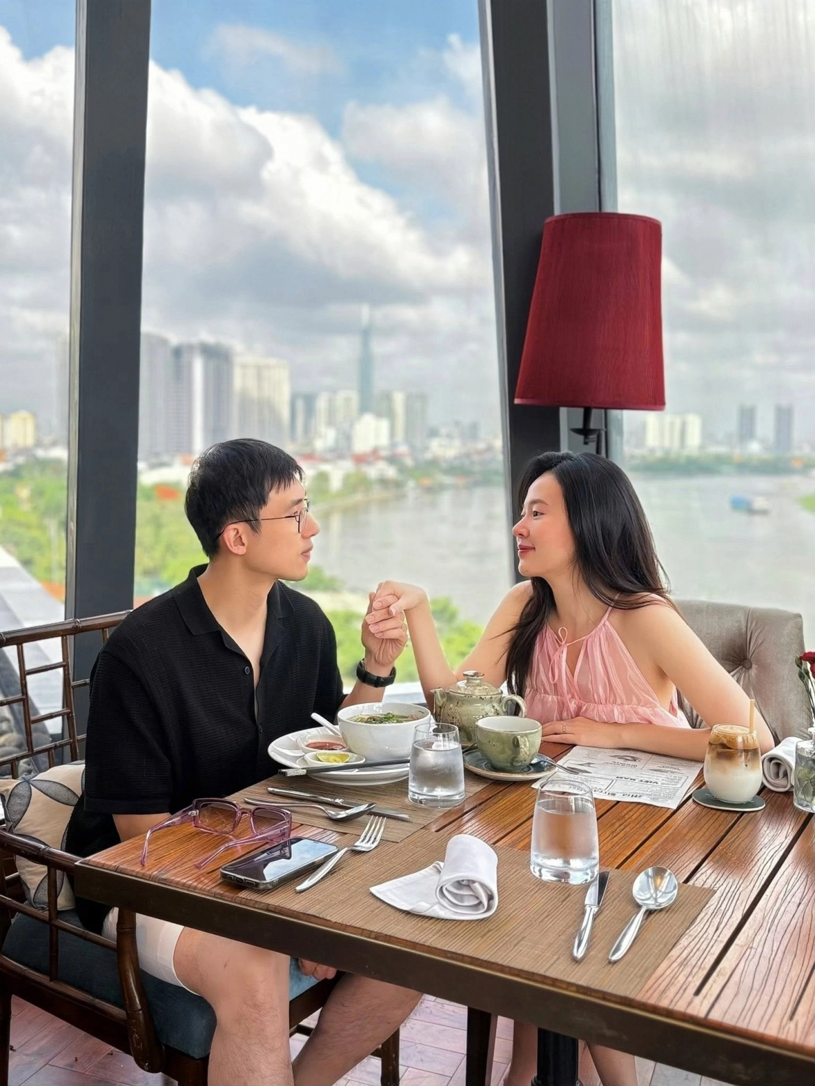 Sau gần hai năm cưới, Midu và ông xã Minh Đạt vẫn giữ được sự ngọt ngào, thường xuyên hẹn hò, đi du lịch khiến nhiều người ngưỡng mộ.
