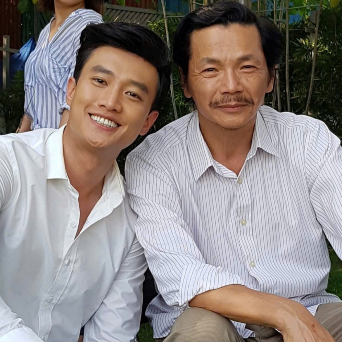 NSND Trung Anh đăng ảnh cũ cùng diễn viên Quốc Trường, nhớ kỷ niệm đóng "Về nhà đi con".