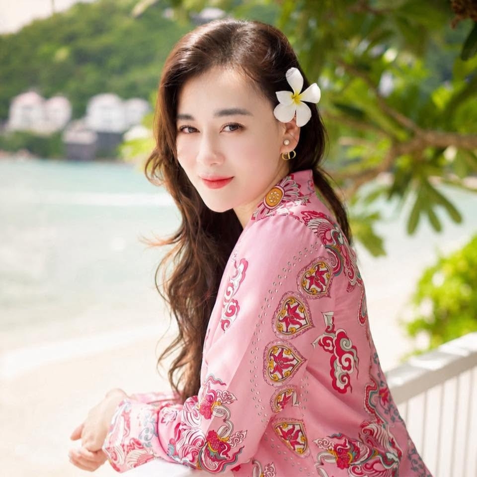 Phương Oanh gây bão mạng khi đăng ảnh chân dung rạng rỡ sau biến cố.