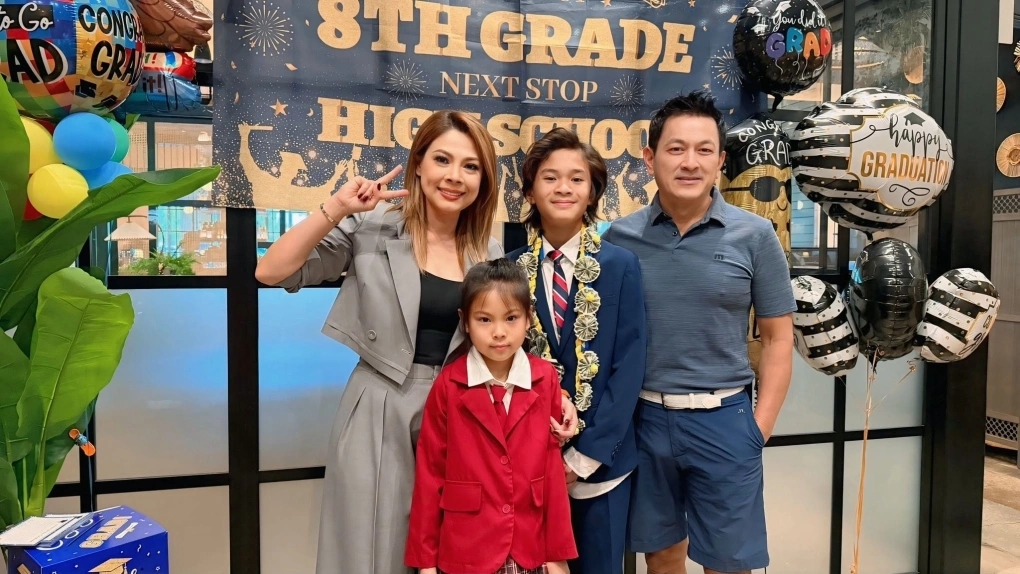 Ca sĩ Thanh Thảo mở tiệc tại một nhà hàng sang trọng, cùng gia đình và bạn bè mừng Jacky Minh Trí tốt nghiệp cấp hai với điểm số cao.
