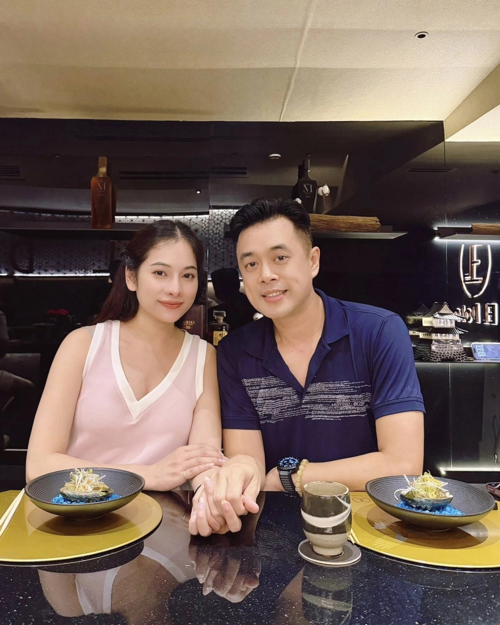 Sao Việt 3-6: Vợ chồng Dương Khắc Linh - Sara Lưu hẹn hò tại một khách sạn, dịp kỷ niệm 7 năm cưới và 8 năm đồng hành, trước thềm đón cặp song sinh.